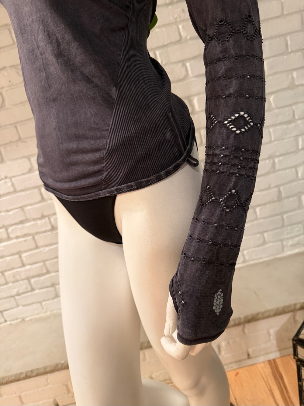 FP Movement Washed Black Hooded Long Sleeve Fitted Performance Thumbholes NWOT - Picture 12 of 16